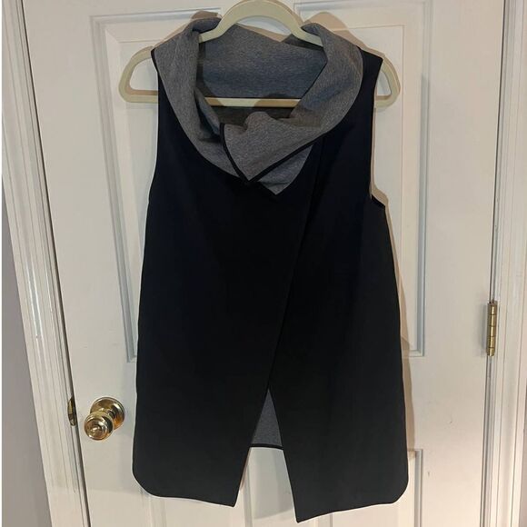 MICHI Revolver Reversible Wrap Vest, Gray/Black Sz. M - Picture 4 of 8